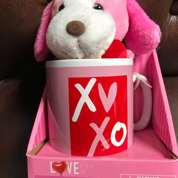 Dan Dees Collector's Choice TM 8 1/2" puppy in a 16 ounce XOXO mug. - Picture 7 of 12